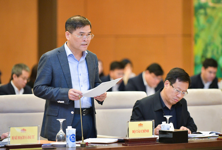 Thứ trưởng Bộ Tài chính Bùi Văn Khắng trình bày báo cáo của Bộ Tài chính về thực hiện Nghị quyết số 43 và các nghị quyết của Quốc hội về một số dự án quan trọng quốc gia Phó Chủ tịch Quốc hội Nguyễn Đức Hải chủ trì cuộc làm việc với Ngân hàng Nhà nước, Ngân hàng Chính sách xã hội và 3 Bộ, ngành -0