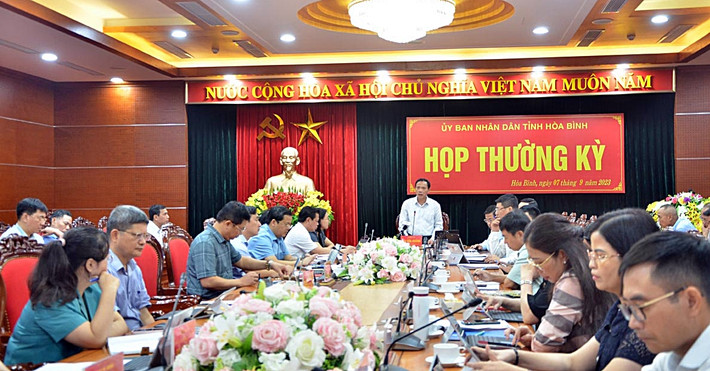 Toàn cảnh phiên họp. Ảnh Đinh Hòa Hòa Bình: Kiên quyết thu hồi các dự án chậm tiến độ -0