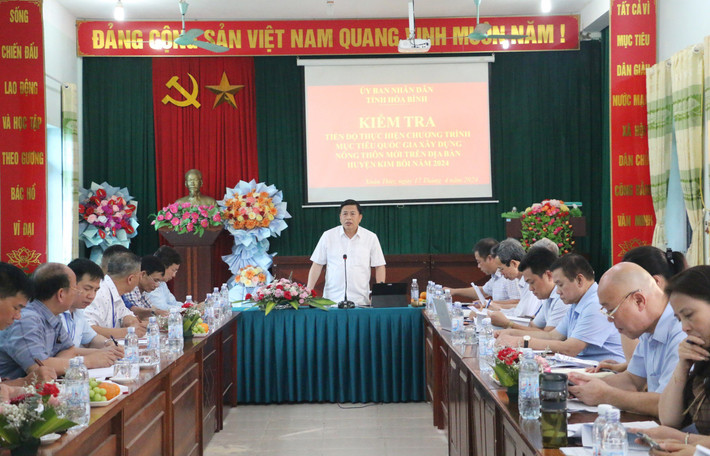 Phó Chủ tịch UBND tỉnh Đinh Công Sứ phát biểu kết luận buổi kiểm tra. Ảnh: Lê Huệ Huyện Kim Bôi, Hòa Bình: Phấn đấu đưa 2 xã Kim Lập, Xuân Thủy đạt chuẩn NTM -0