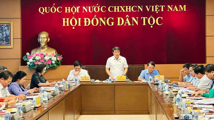 Chủ tịch Hội đồng Dân tộc Y Thanh Hà Niê Kđăm phát biểu Thường trực Hội đồng Dân tộc họp mở rộng -0