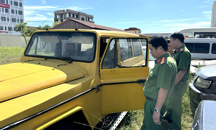 Chiếc xe mang nhãn hiệu G63 bị tiêu hủy. Ảnh: CAQB Quảng Bình: Tiêu hủy, cắt xẻ siêu xe Lamborghini và G63 nhập lậu -0