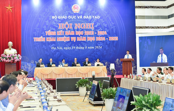 Toàn cảnh Hội nghị tổng kết năm học 2023 - 2024, triển khai nhiệm vụ năm học 2024 - 2025 do Bộ GD-ĐT tổ chức ngày 19.8 Kiến nghị bố trí đủ giáo viên hưởng lương từ ngân sách theo định mức đối với tỉnh khó khăn -0