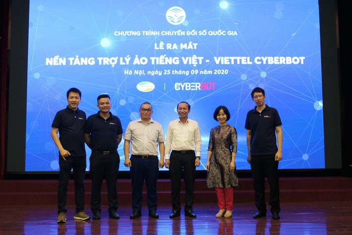 Phó Cục trưởng Cục Tin học hóa Nguyễn Trọng Đường cùng đội ngũ phát triển nền tảng trợ lý ảo tiếng Việt Viettel Cyberbot Phó Cục trưởng Cục Tin học hóa Nguyễn Trọng Đường cùng đội ngũ phát triển nền tảng trợ lý ảo tiếng Việt Viettel Cyberbot