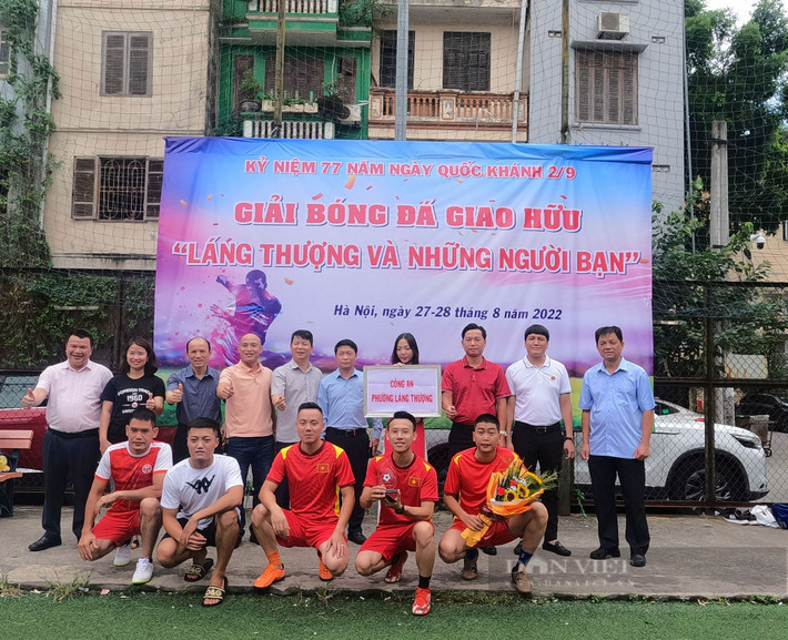 Giải bóng đá"Láng Thượng và những người bạn" do Công an phường Láng Thượng phối hợp cùng ĐH GTVT Hà Nội tổ chức. Những hình ảnh ấn tượng tại Giải bóng đá
