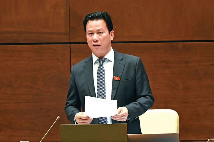 Bộ trưởng Bộ Tài nguyên và Môi trường Đặng Quốc Khánh trả lời chất vấn Ảnh: Lâm Hiển Cần cách tiếp cận tổng thể hơn về bảo đảm an ninh nguồn nước -0