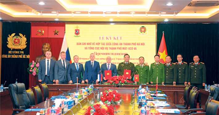 Lễ ký kết bản ghi nhớ hợp tác giữa Công an thành phố Hà Nội và Tổng Cục Nội Vụ thành phố Moscow, Liên bang Nga Lễ ký kết bản ghi nhớ hợp tác giữa Công an thành phố Hà Nội và Tổng Cục Nội Vụ thành phố Moscow, Liên bang Nga
