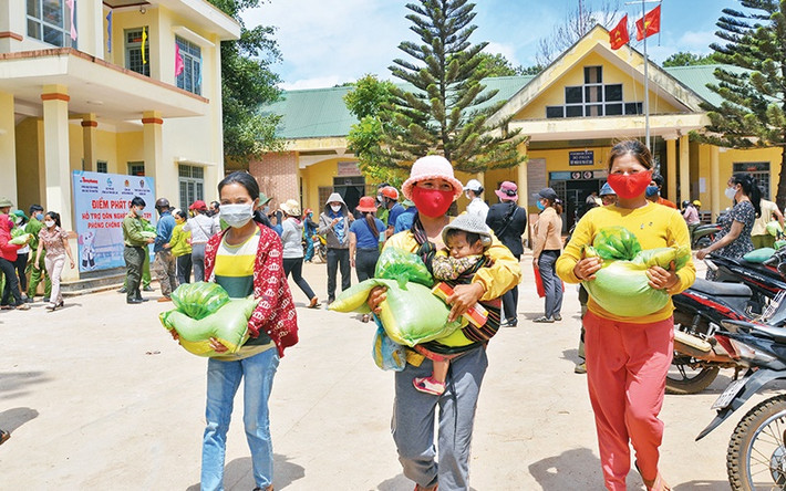 Hoạt động từ thiện vẫn còn mang tính tự phát, cứu trợ Hoạt động từ thiện vẫn còn mang tính tự phát, cứu trợ