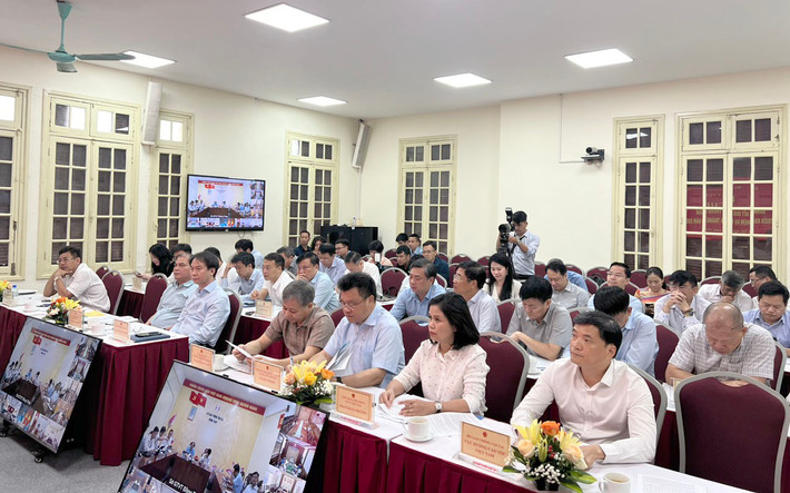 Các đại biểu dự hội nghị Vượt khó hoàn thành nhiều dự án trọng điểm -0