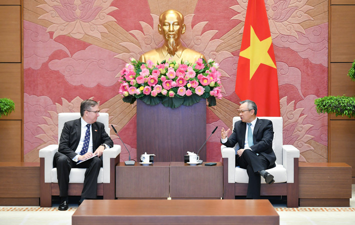 Phó Chủ nhiệm Ủy ban Đối ngoại Nguyễn Mạnh Tiến tiếp Chủ tịch Boeing Đông Nam Á Alexander Feldman Phó Chủ nhiệm Ủy ban Đối ngoại Nguyễn Mạnh Tiến tiếp Chủ tịch Boeing Đông Nam Á Alexander Feldman - ảnh: T.Chi