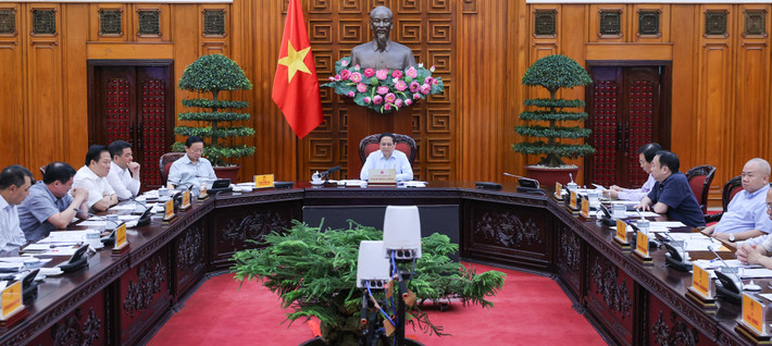 Thủ tướng Phạm Minh Chính phát biểu chủ trì cuộc họp. Ảnh: Nhật Bắc Thủ tướng Phạm Minh Chính chủ trì họp về cung ứng điện, triển khai Quy hoạch điện VIII -0