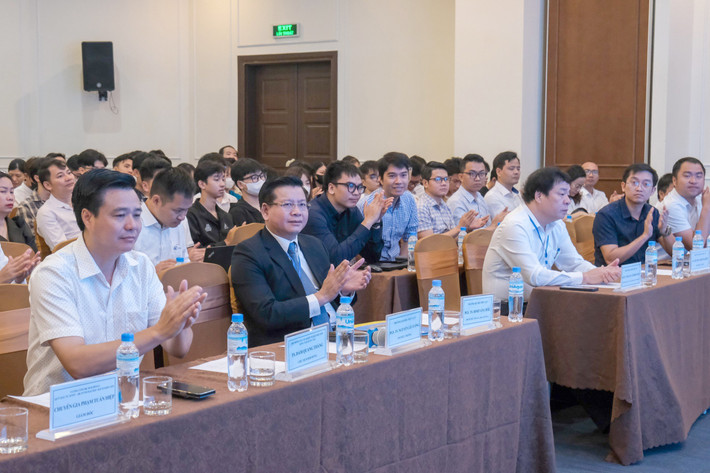 Các đại biểu dự hội nghị Trường Đại học Điện lực đồng hành cùng doanh nghiệp giải bài toán vướng mắc trong thực tiễn -0