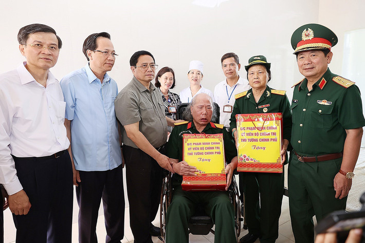 Thủ tướng Phạm Minh Chính thăm Trung tâm Điều dưỡng thương binh Nho Quan và các Mẹ Việt Nam Anh hùng tỉnh Ninh Bình ảnh 4 Thủ tướng Phạm Minh Chính thăm Trung tâm Điều dưỡng thương binh Nho Quan và các Mẹ Việt Nam Anh hùng tỉnh Ninh Bình -2