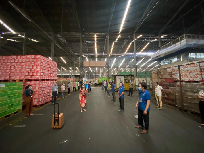 Phó Tổng Giám đốc Trần Uyên Phương hướng dẫn hoạt động 3 tại chỗ và 5K trong nhà máy THP Ảnh: THP cung cấp Phó TGĐ Trần Uyên Phương hướng dẫn hoạt động 3 tại chỗ và 5K trong nhà máy THP Ảnh THP cung cấp