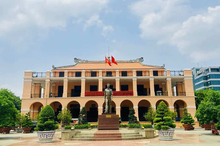 Bảo tàng Hồ Chí Minh tại Quận 4, TP. Hồ Chí Minh Hình ảnh Bác Hồ tại nơi Người ra đi tìm đường cứu nước -0