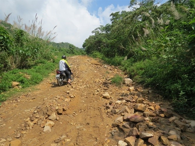 Đường vào xã Phú Mỡ, Đồng Xuân, Phú Yên Cuộc sống của người phụ nữ nghèo dân tộc Chăm H’Roi bỗng chốc thành tỉ phú giờ thế nào? -0