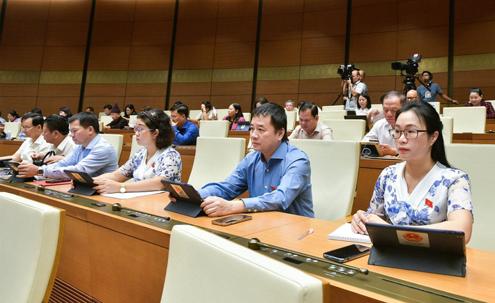 Các đại biểu Quốc hội tại phiên họp. Ảnh: Hồ Long Nhân dân là chủ thể sáng tạo, cộng đồng doanh nghiệp, tổ chức kinh tế là bệ đỡ -0