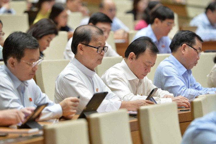 Các đại biểu Quốc hội tại phiên họp. Ảnh: Hồ Long Nhân dân là chủ thể sáng tạo, cộng đồng doanh nghiệp, tổ chức kinh tế là bệ đỡ -0