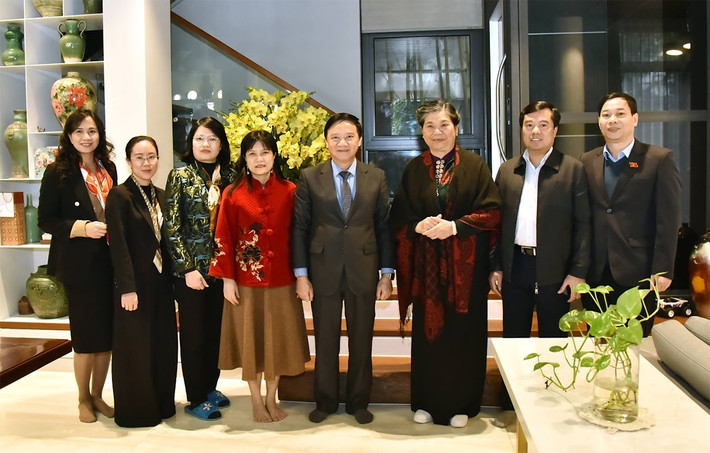 Phó Chủ tịch Quốc hội Nguyễn Khắc Định thăm, chúc Tết nguyên Phó Chủ tịch Thường trực Quốc hội Tòng Thị Phóng ảnh 4 Phó Chủ tịch Quốc hội Nguyễn Khắc Địnhthăm, chúc Tết nguyên Phó Chủ tịch Thường trực Quốc hội Tòng Thị Phóng -2