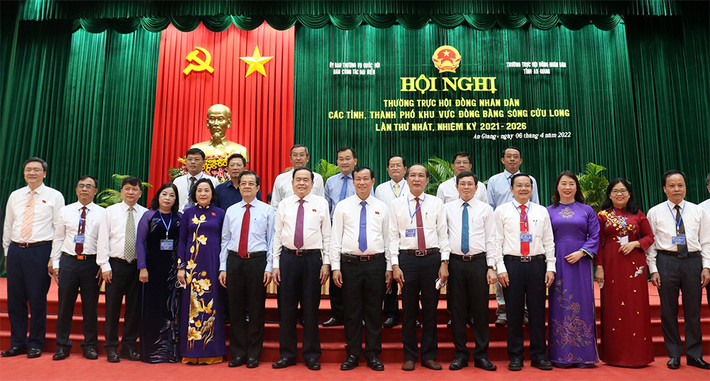 Phó Chủ tịch Thường trực Quốc hội Trần Thanh Mẫn và các đại biểu dự Hội nghị Ảnh: Vũ Châu Phó Chủ tịch Thường trực Quốc hội Trần Thanh Mẫn và các đại biểu dự Hội nghị Ảnh: Vũ Châu