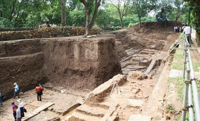 Khai quật, thăm dò khu vực điện Kính Thiên Khai quật, thăm dò khu vực điện Kính Thiên