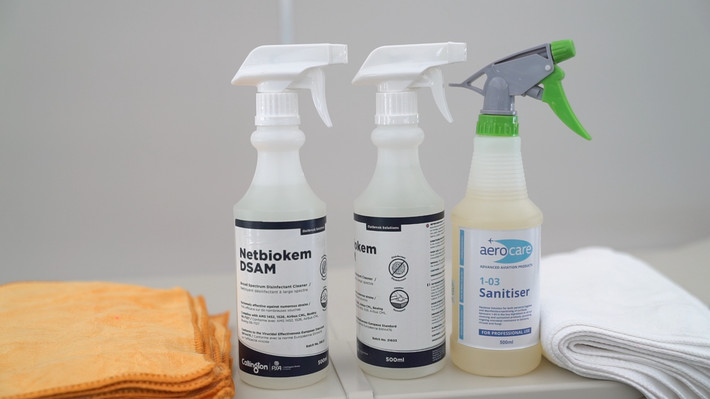 Hóa chất khử khuẩn được phê chuẩn bởi nhà sản xuất máy bay và các tổ chức y tế Hóa chất khử khuẩn được phê chuẩn bởi nhà sản xuất máy bay và các tổ chức y tế