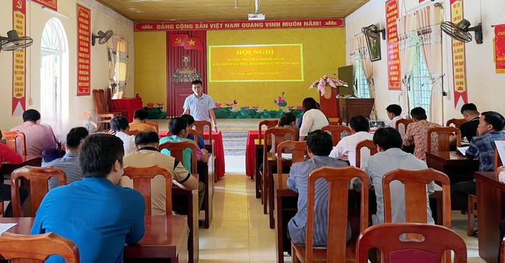 Hội nghị tuyên truyền chính sách BHXH, BHYT tại xã Yên Cường, huyện Bắc Mê. Ảnh: BH Khích lệ, vận động nhân dân tham gia các chính sách an sinh xã hội -0