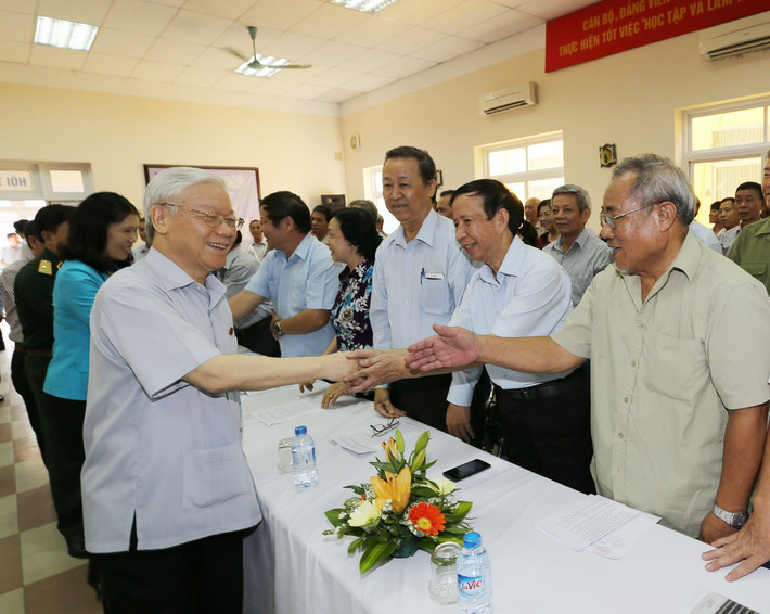 Tổng Bí thư Nguyễn Phú Trọng với Quốc hội Việt Nam ảnh 2 Tổng Bí thư Nguyễn Phú Trọng với cử tri Thủ đô Hà Nội Ảnh: Trí Dũng