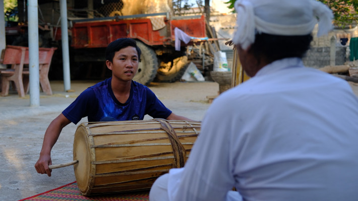 Âm nhạc Chăm được truyền cho các thế hệ tiếp nối - Ảnh: Hoàng Văn Chung Âm nhạc Chăm được truyền cho các thế hệ tiếp nối - Ảnh: Hoàng Văn Chung