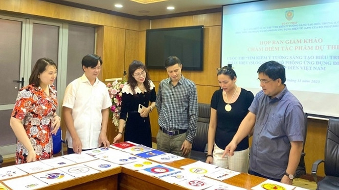 Cuộc thi “Tìm kiếm ý tưởng sáng tạo LOGO, SLOGAN và Mô phỏng APP của Bộ pháp điển Việt Nam” góp phần lan tỏa Bộ pháp điển tới người dân. Nguồn: Cổng thông tin Pháp điển Việt Nam Cuộc thi “Tìm kiếm ý tưởng sáng tạo LOGO, SLOGAN và Mô phỏng APP của Bộ pháp điển Việt Nam” góp phần lan tỏa Bộ pháp điển tới người dân. Nguồn: Cổng thông tin Pháp điển Việt Nam