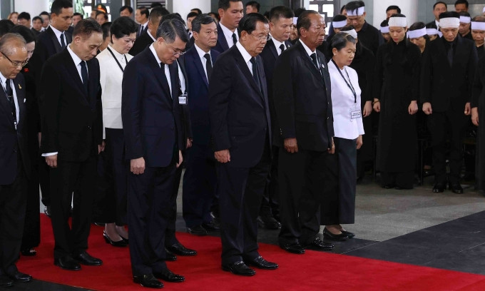 Đoàn Vương quốc Campuchia do Chủ tịch Đảng Nhân dân Campuchia, Chủ tịch Thượng viện Campuchia Hun Sen làm trưởng đoàn viếng Tổng Bí thư Nguyễn Phú Trọng. Ảnh: TTXVN Tổng Bí thư Nguyễn Phú Trọng mãi mãi thuộc về Tổ quốc và Nhân dân! -0