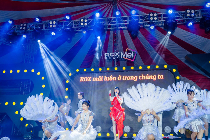 Sân khấu ấn tượng của ROX 28 Anniversary Điểm chạm cảm xúc trong hoạt động văn hóa doanh nghiệp -0