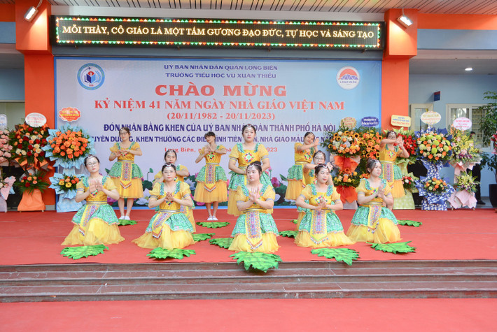 Trường Tiểu học Vũ Xuân Thiều đón nhận bằng khen của Thành phố Hà Nội ảnh 23 Trường Tiểu học Vũ Xuân Thiều đón nhận bằng khen của UBND TP. Hà Nội -0