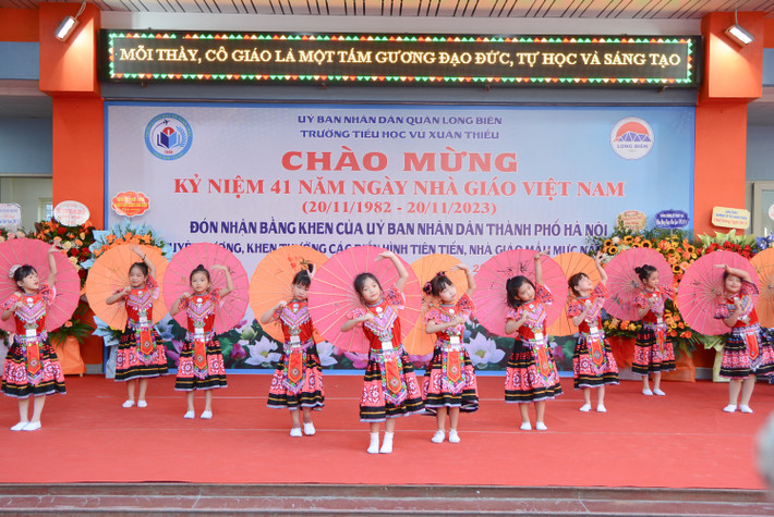 Trường Tiểu học Vũ Xuân Thiều đón nhận bằng khen của Thành phố Hà Nội ảnh 21 Trường Tiểu học Vũ Xuân Thiều đón nhận bằng khen của UBND TP. Hà Nội -0