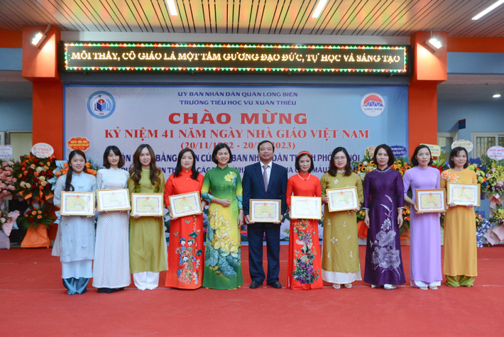 Trường Tiểu học Vũ Xuân Thiều đón nhận bằng khen của Thành phố Hà Nội ảnh 8 Trường Tiểu học Vũ Xuân Thiều đón nhận bằng khen của UBND TP. Hà Nội -0