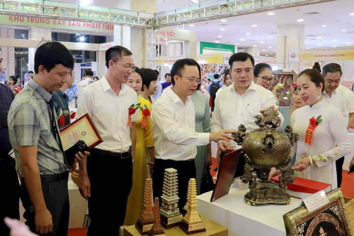 Khai mạc Hội chợ triển lãm công nghiệp nông thôn tiêu biểu khu vực phía Bắc ảnh 1 Khai mạc Hội chợ triển lãm công nghiệp nông thôn tiêu biểu khu vực phía Bắc