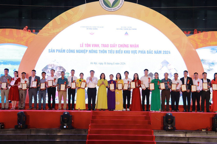 Khai mạc Hội chợ triển lãm công nghiệp nông thôn tiêu biểu khu vực phía Bắc ảnh 2 Khai mạc Hội chợ triển lãm công nghiệp nông thôn tiêu biểu khu vực phía Bắc ảnh 2