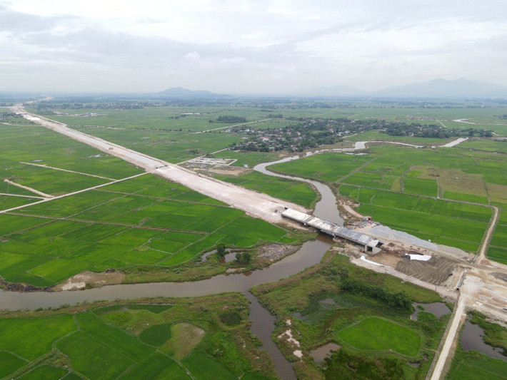 Dự án cao tốc Bắc Nam đoạn Bãi Vọt - Hàm Nghi đi qua xã Xuân Lộc, nơi xảy ra vụ tai nạn Hiện trường vụ sạt lở đất tại dự án cao tốc Bắc – Nam khiến 2 người thương vong -0