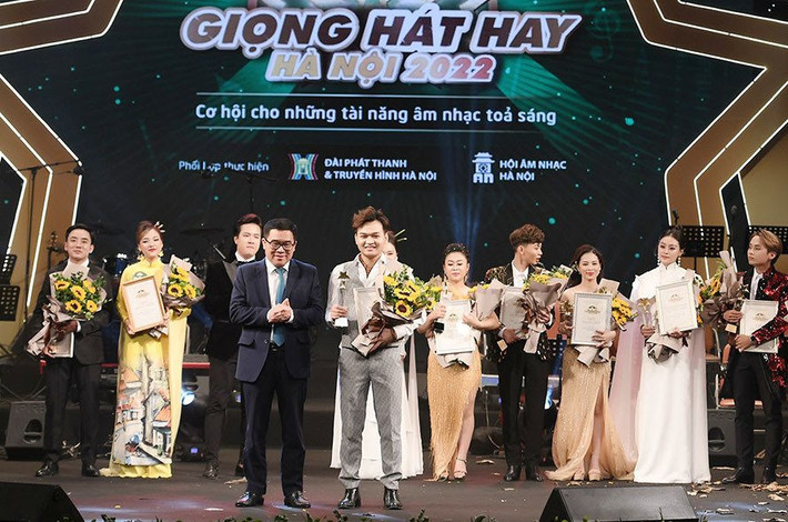 Trao giải cuộc thi Giọng hát hay Hà Nội năm 2022. Nguồn: SVHTTHN Tổ chức cuộc thi “Giọng hát hay Hà Nội năm 2024” -0