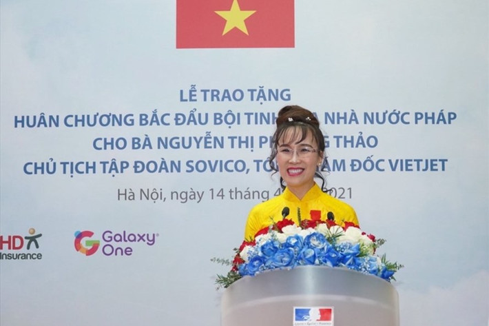 Chủ tịch Tập đoàn Sovico, Tổng giám đốc Vietjet Nguyễn Thị Phương Thảo phát biểu tại buổi lễ Chủ tịch Tập đoàn Sovico, Tổng giám đốc Vietjet Nguyễn Thị Phương Thảo phát biểu tại buổi lễ