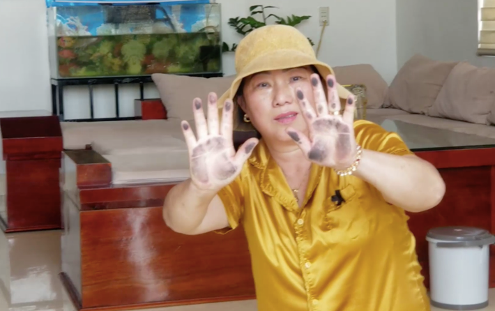 Người dân bức xúc vì bụi than phủ kín khắp mọi nơi Người dân bức xúc vì bụi than phủ kín khắp mọi nơi
