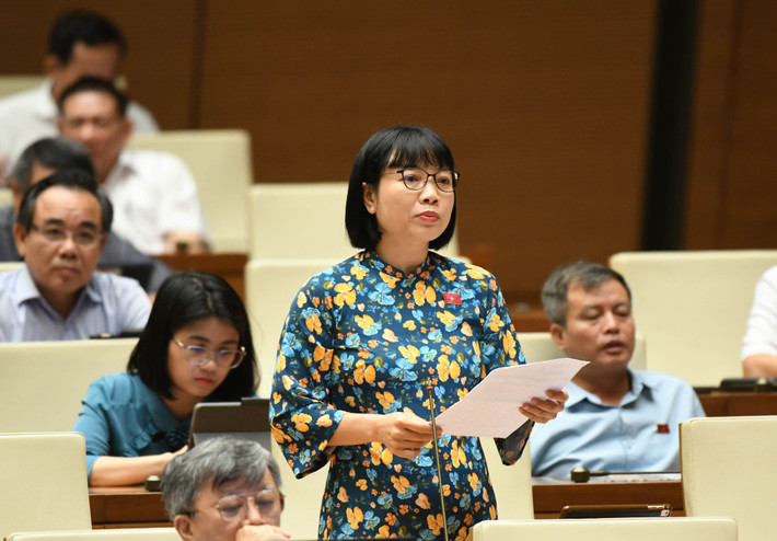 ĐBQH Nguyễn Thị Việt Nga (Hải Dương) phát biểu. Ảnh: Lâm Hiển Bảo đảm tính tôn nghiêm, tạo điều kiện cho Hội đồng xét xử điều phối phiên tòa -0