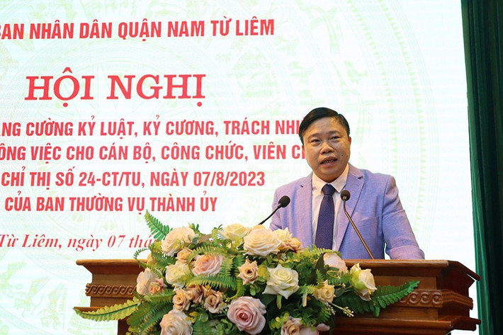 Chánh Văn phòng Học viện Hành chính Quốc gia Nguyễn Văn Hậu trình bày báo cáo, quán triệt các nội dung kỷ luật, kỷ cương hành chính theo hướng dẫn của Chỉ thị số 24 Cán bộ phải dám nghĩ, dám làm, dám chịu trách nhiệm -0