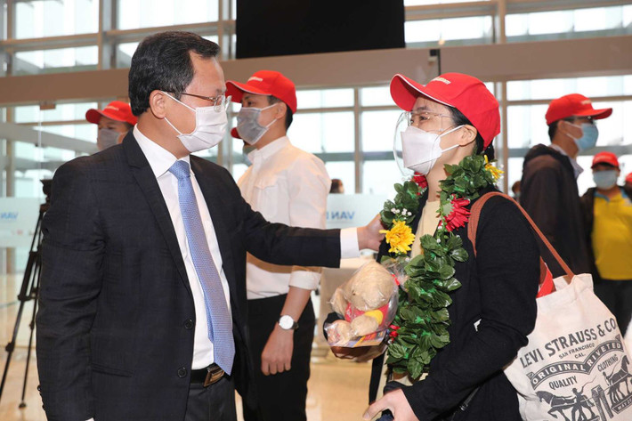 Sân bay Vân Đồn đón những chuyến bay đầu tiên sau hơn 1 tháng đóng cửa phòng dịch ảnh 1 Sân bay Vân Đồn đón những chuyến bay đầu tiên sau hơn 1 tháng đóng cửa phòng dịch ảnh 1