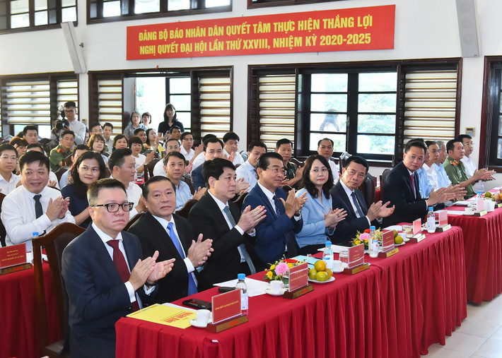 Thường trực Ban Bí thư Lương Cường và các đại biểu dự Lễ khai trương. Ảnh: Quang Khánh Khai trương Trang thông tin đặc biệt
