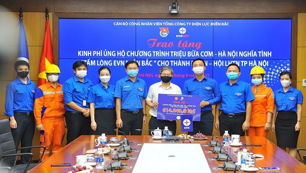 Phó Tổng Giám đốc EVNNPC Lê Quang Thái trao gần 20.500 suất cơm kèm sữa hộp để đồng hành cùng Thành đoàn - Hội LHTN thành phố Hà Nội Phó Tổng Giám đốc EVNNPC Lê Quang Thái trao gần 20.500 suất cơm kèm sữa hộp để đồng hành cùng Thành đoàn - Hội LHTN thành phố Hà Nội