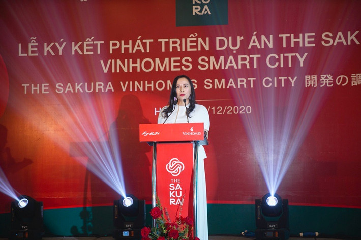Bà Phạm Thị Lan Phương, Giám đốc dự án Vinhomes Smart City chia sẻ hành trình thắp sáng chân trời phía Tây Thủ đô với Vinhomes Smart City và hứa hẹn những đột phá mới tại The Sakura cùng đối tác Samty Bà Phạm Thị Lan Phương, Giám đốc dự án Vinhomes Smart City chia sẻ hành trình thắp sáng chân trời phía Tây Thủ đô với Vinhomes Smart City và hứa hẹn những đột phá mới tại The Sakura cùng đối tác Samty