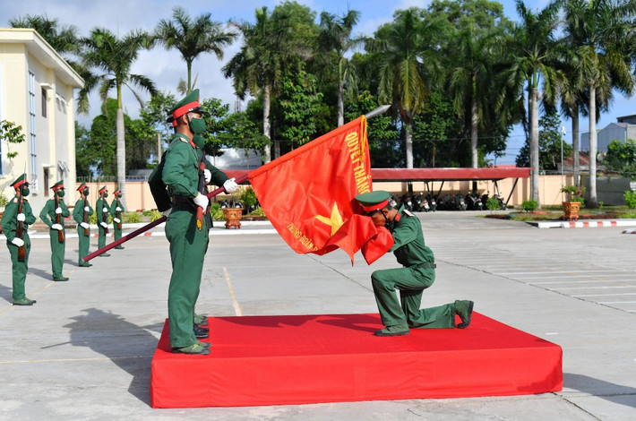 Lực lượng vũ trang Kiên Giang phát huy phẩm chất "Bộ đội Cụ Hồ" (Ảnh: Phương Vũ) Lực lượng vũ trang Kiên Giang phát huy phẩm chất “Bộ đội Cụ Hồ”