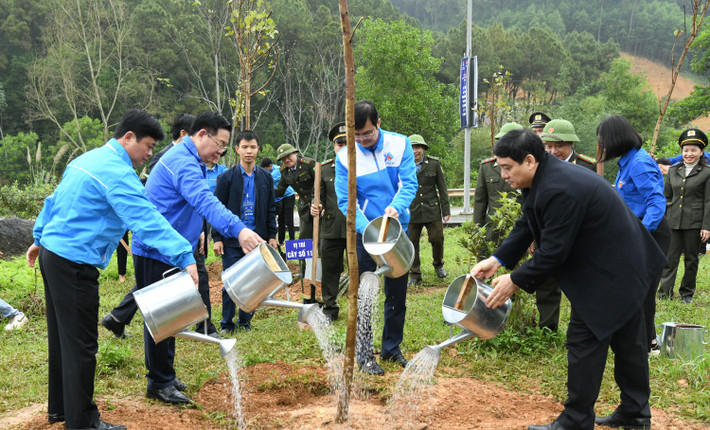 Chủ tịch Quốc hội Vương Đình Huệ: Làm rạng ngời hình ảnh thanh niên Việt Nam thời đại mới Chủ tịch Quốc hội Vương Đình Huệ: Làm rạng ngời hình ảnh thanh niên Việt Nam thời đại mới