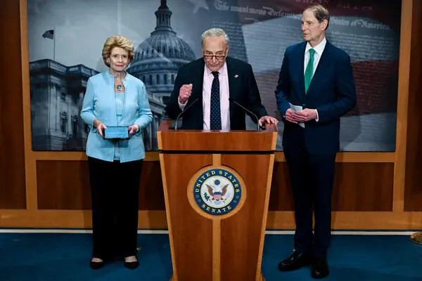 Lãnh đạo phe đa số tại Thượng viện, Thượng nghị sĩ Dân chủ Chuck Schumer phát biểu trước cuộc bỏ phiếu. Ảnh: NYT Mỹ: Thượng viện bác bỏ dự luật mở rộng tín dụng thuế trẻ em -0