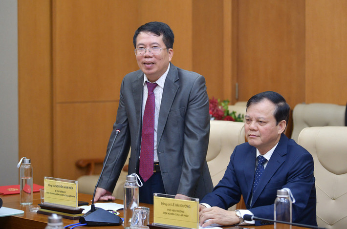 Viện trưởng Viện Nghiên cứu lập pháp Nguyễn Văn Hiển phát biểu Viện trưởng Viện Nghiên cứu lập pháp Nguyễn Văn Hiển phát biểu